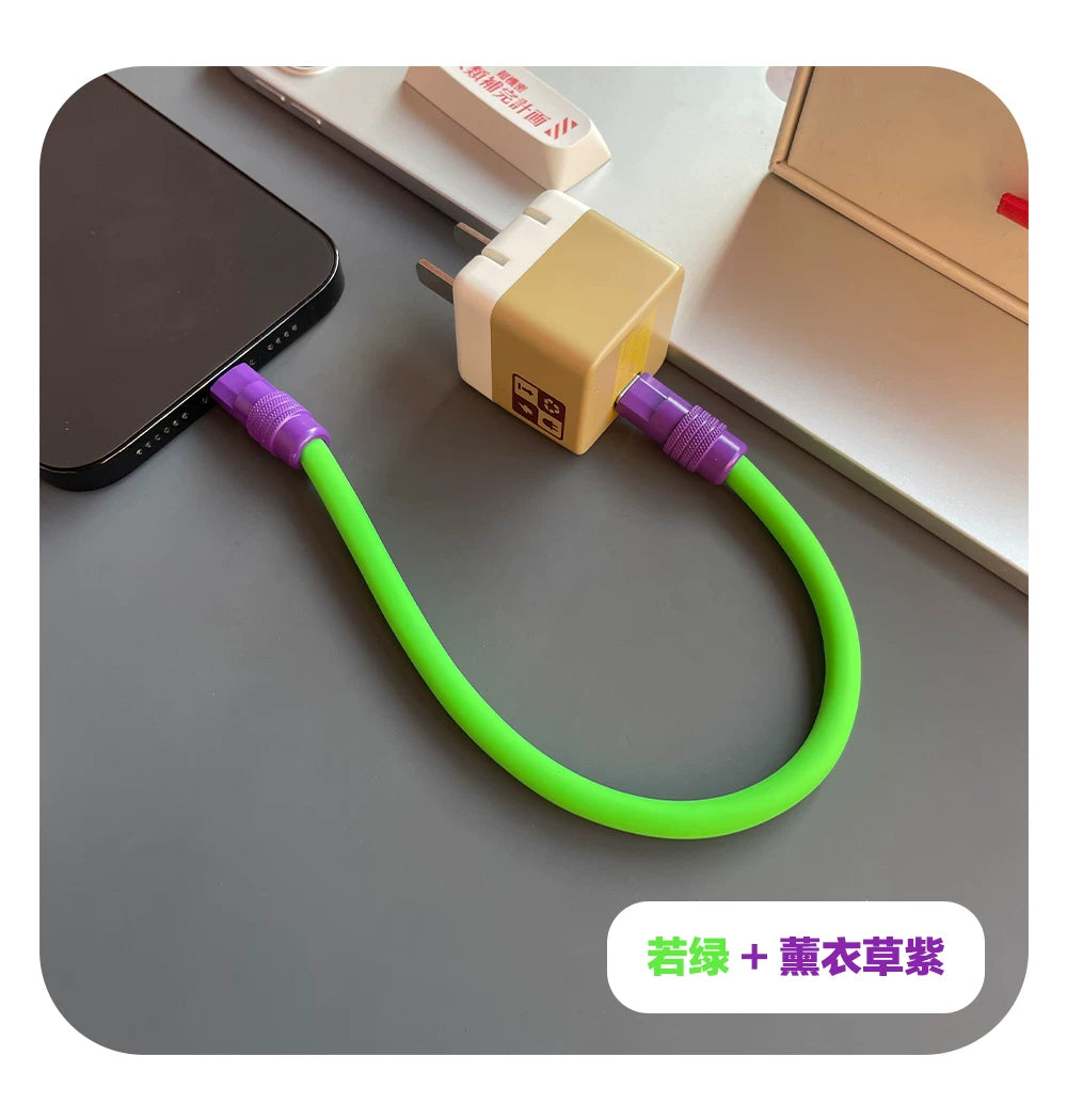Super sürətli doldurma üçün qısa məlumat kabeli olan, Apple, Huawei və Xiaomi mobil telefonlarının avtomobil qurğuları üçün uyğunlaşdırılmış, fərqli rəngli silikon enerji bankı