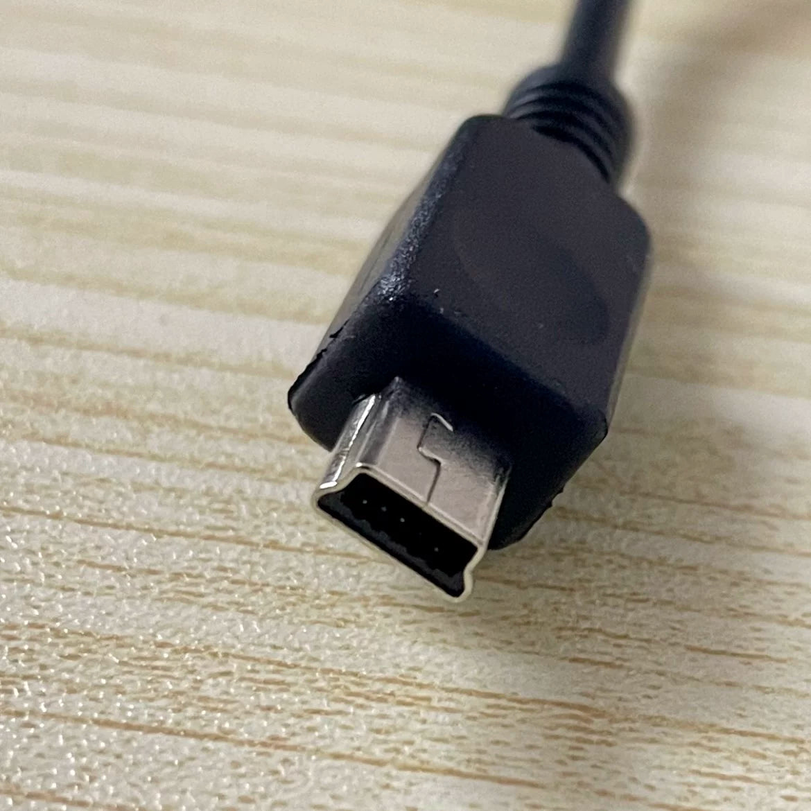 Sürücülük zamanı köməkçi enerji təchizatı üçün Toyota Camry, Corolla, Levin, RAV4 tablosuna xüsusi aşağı salma kabeli