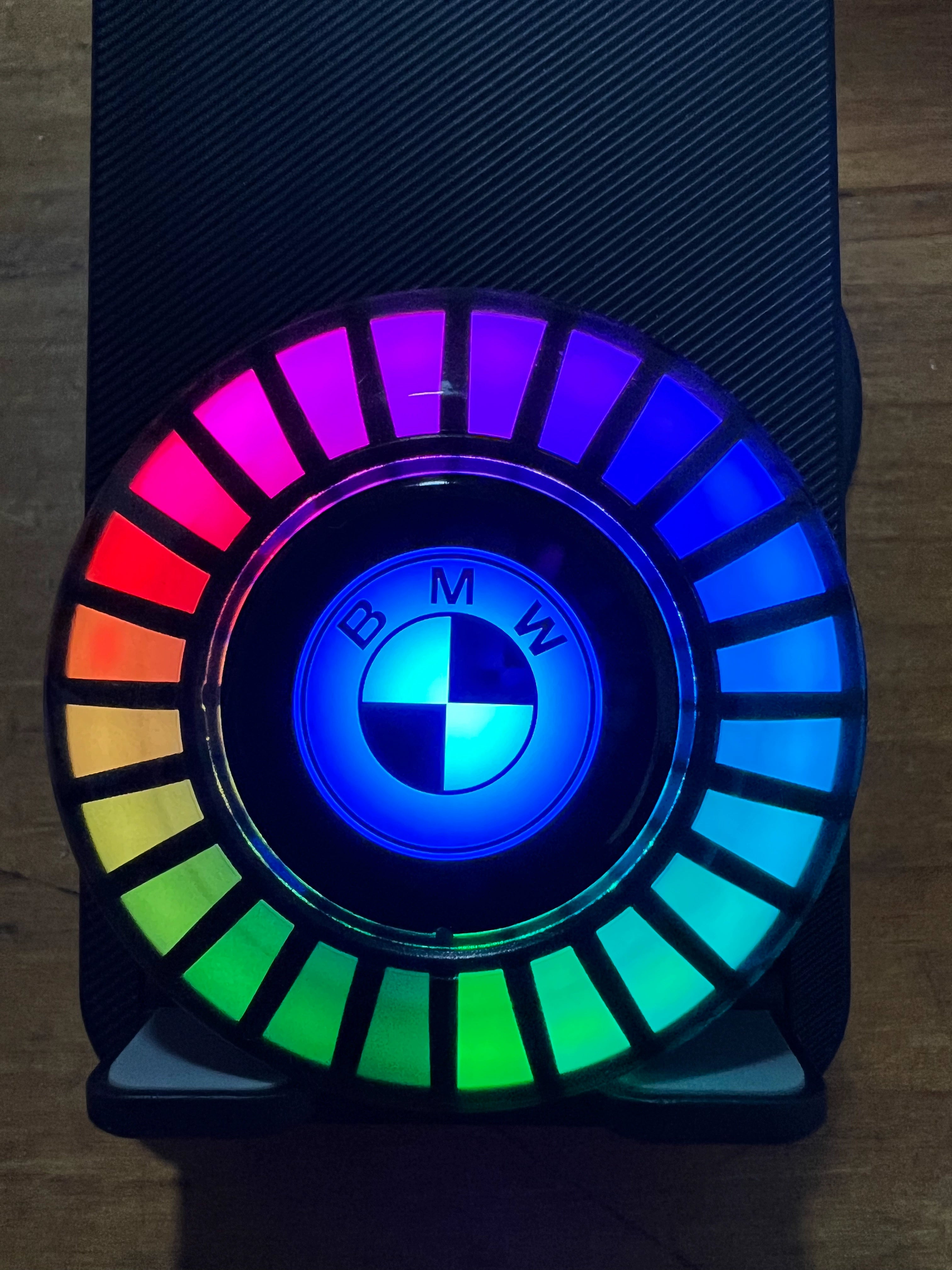 Yeni Təkmilləşdirmə Maqnit Emiş RGB Avtomobil Səsli İdarəetmə Pikap Mühit İşığı Ağıllı Avtomobil Havalandırma Ritmi İşıqlı Dekorasiya