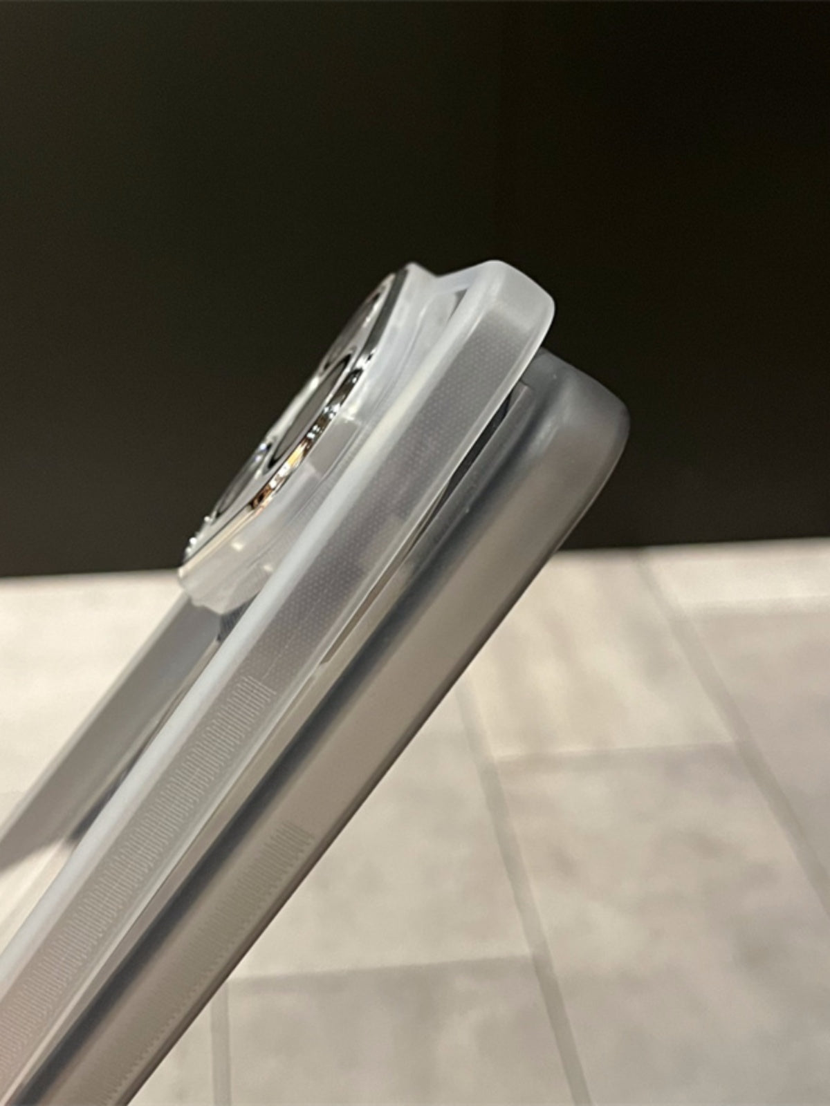 Huawei pura70pro mobil telefon qutusu p70 seriyası üçün uyğundur yeni ultra nazik su keçirən pro + metal çərçivə ultra dəriyə uyğun, rahat və yıxılmaya qarşı qadınlar üçün sadə qoruyucu niş qutusu