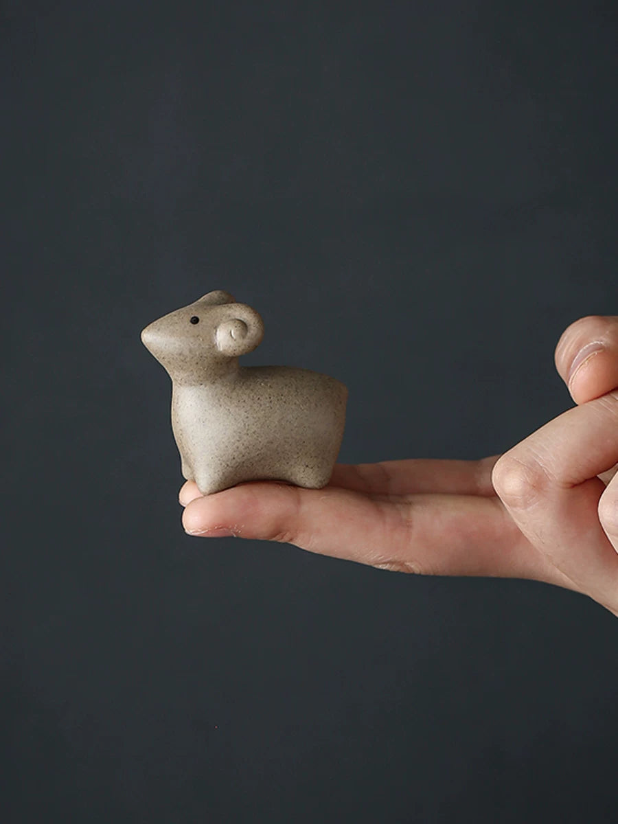 Yuxuan Fingertip Tea Pet 12 Bürc Bürcləri Donuz, Qoyun, Toyuq, Dovşan Kobud dulusçuluq çayı ofis və ev üçün bənövşəyi gildən bəzəklər üçün qaldırıla bilər.