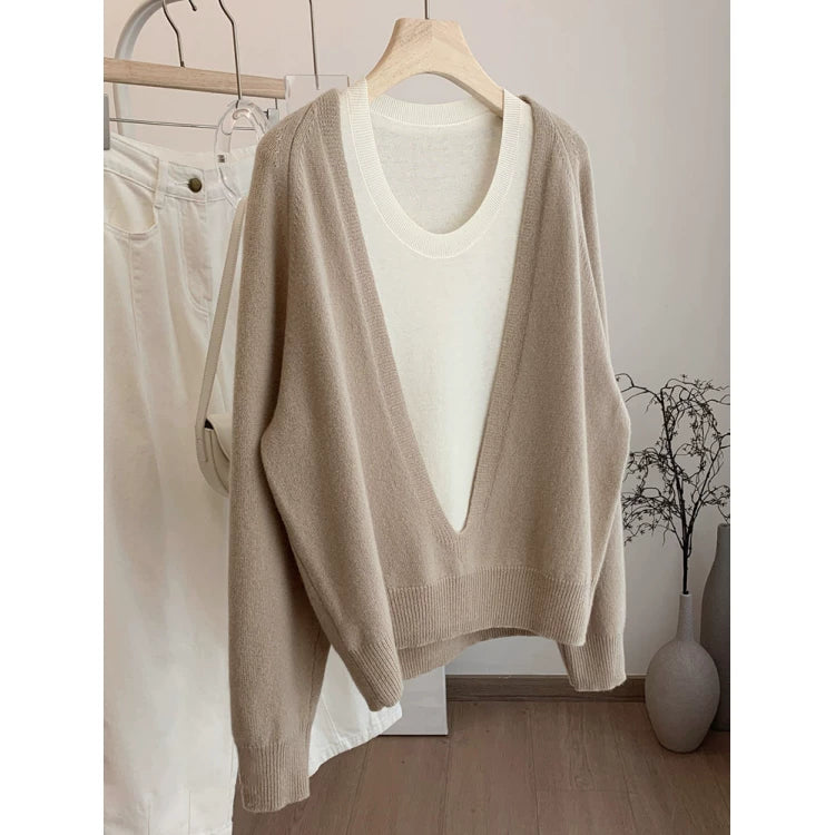 Hong Kong style retro layered two-piece knitwear set for women, spring 2024, fashionable and unique V-neck multifunctional sweater.
