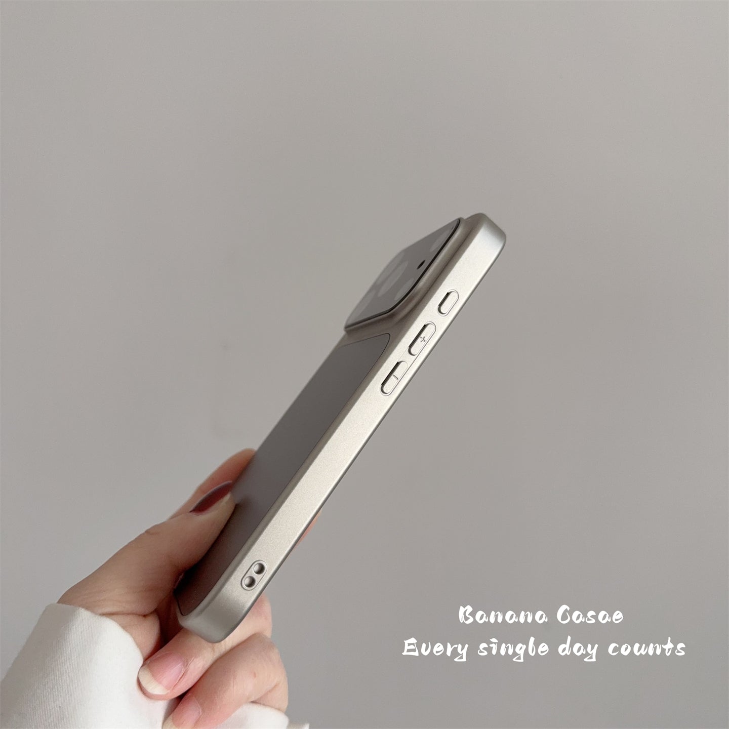 BananaCase yüksək səviyyəli retro mis rəngli elektrolizlənmiş çərçivə iPhone17promax mobil telefon qutusu 16pro Apple 15 üçün uyğundur linza filmi 14pro düşməyə qarşı 13 qoruyucu örtük sərt qabıq 17