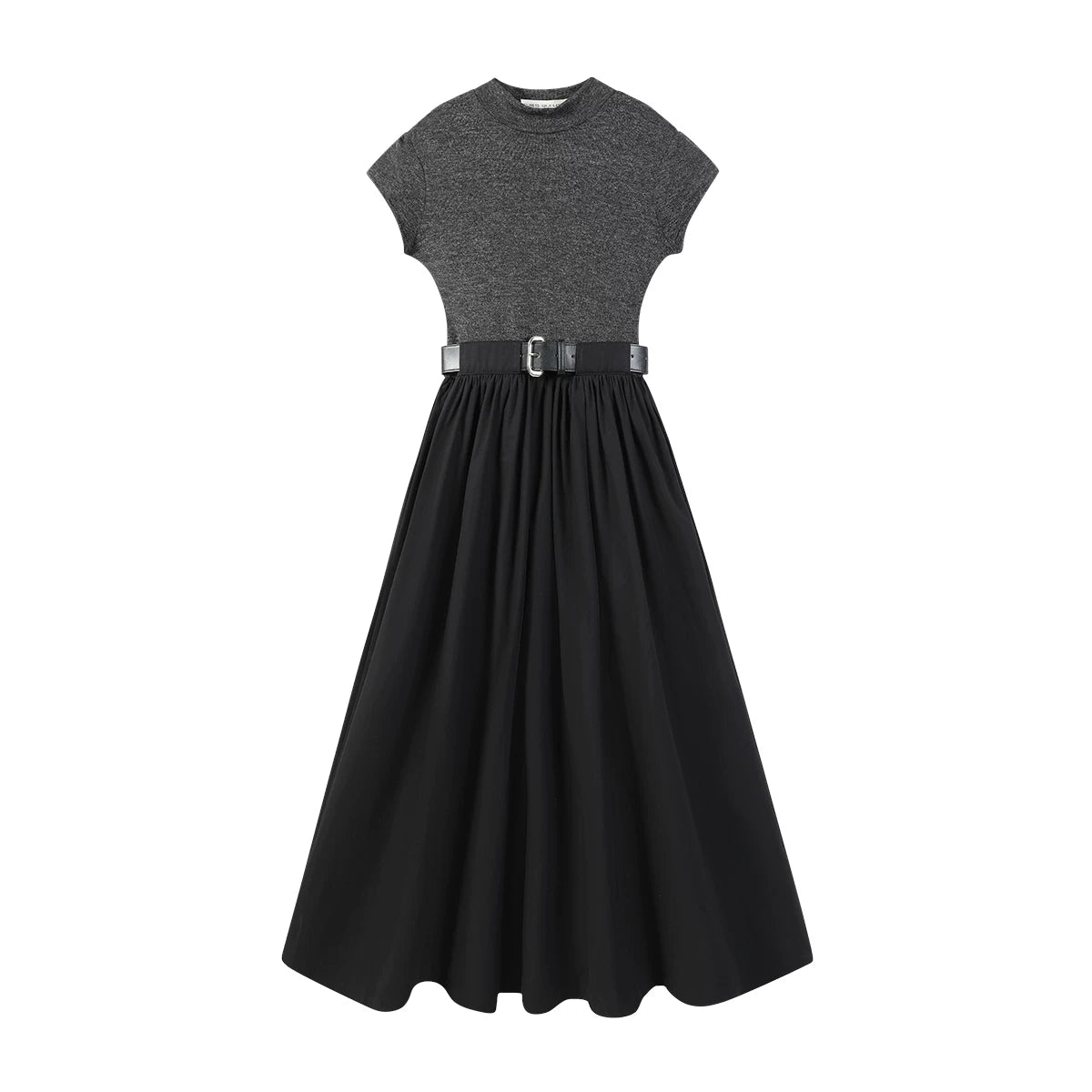 Cholisa-nın zərif Hepburn üslubunda toxunmuş yamaqlı don, hündür yaxa və uyğun siluetə malik olmaqla, erkən yaz üçün zəriflik hissi yaradır.