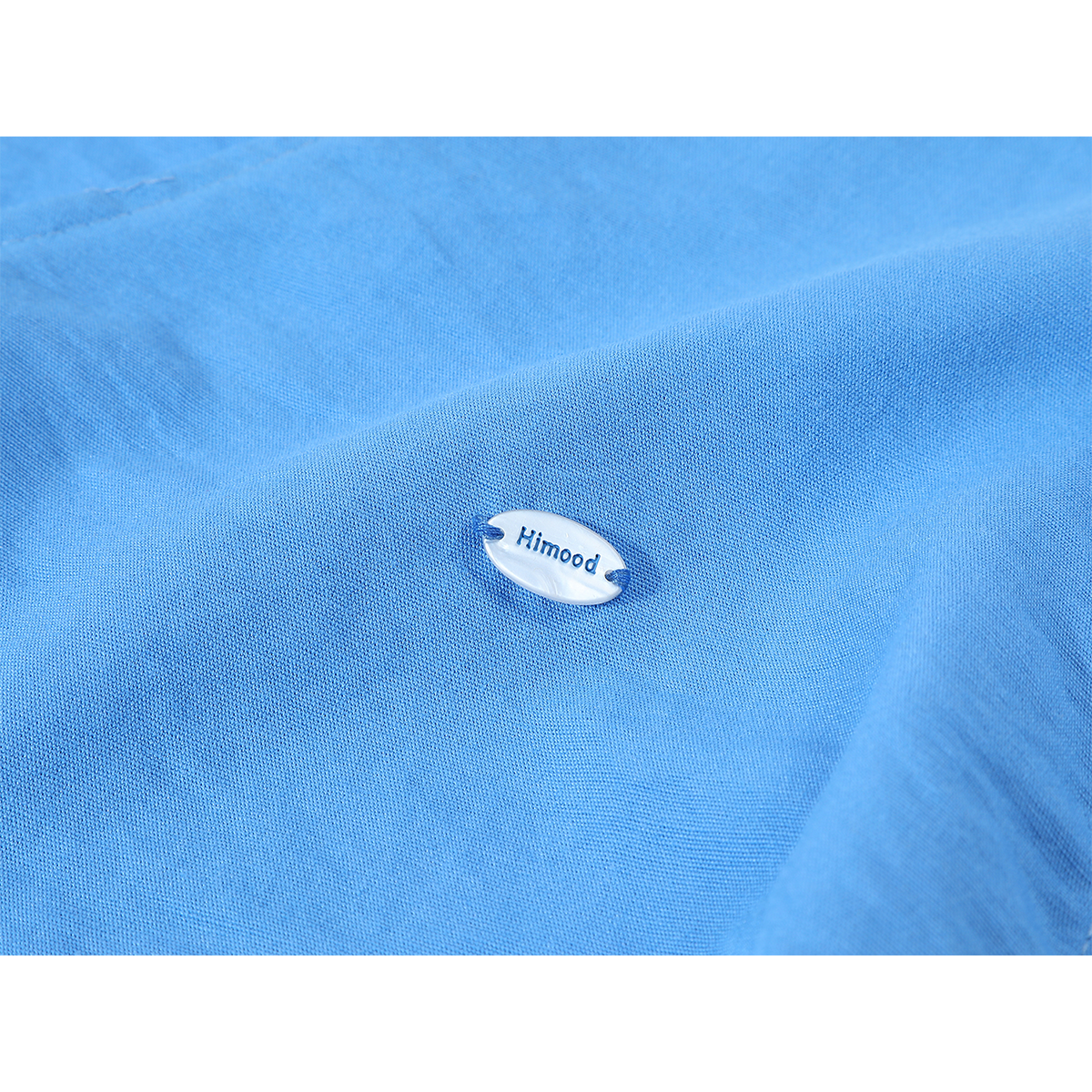 Chola Lisa-nın dəbli Klein mavi köynəyi, nazik və diqqət çəkən yay geyimi, özünəməxsus və gözəl qolsuz top.