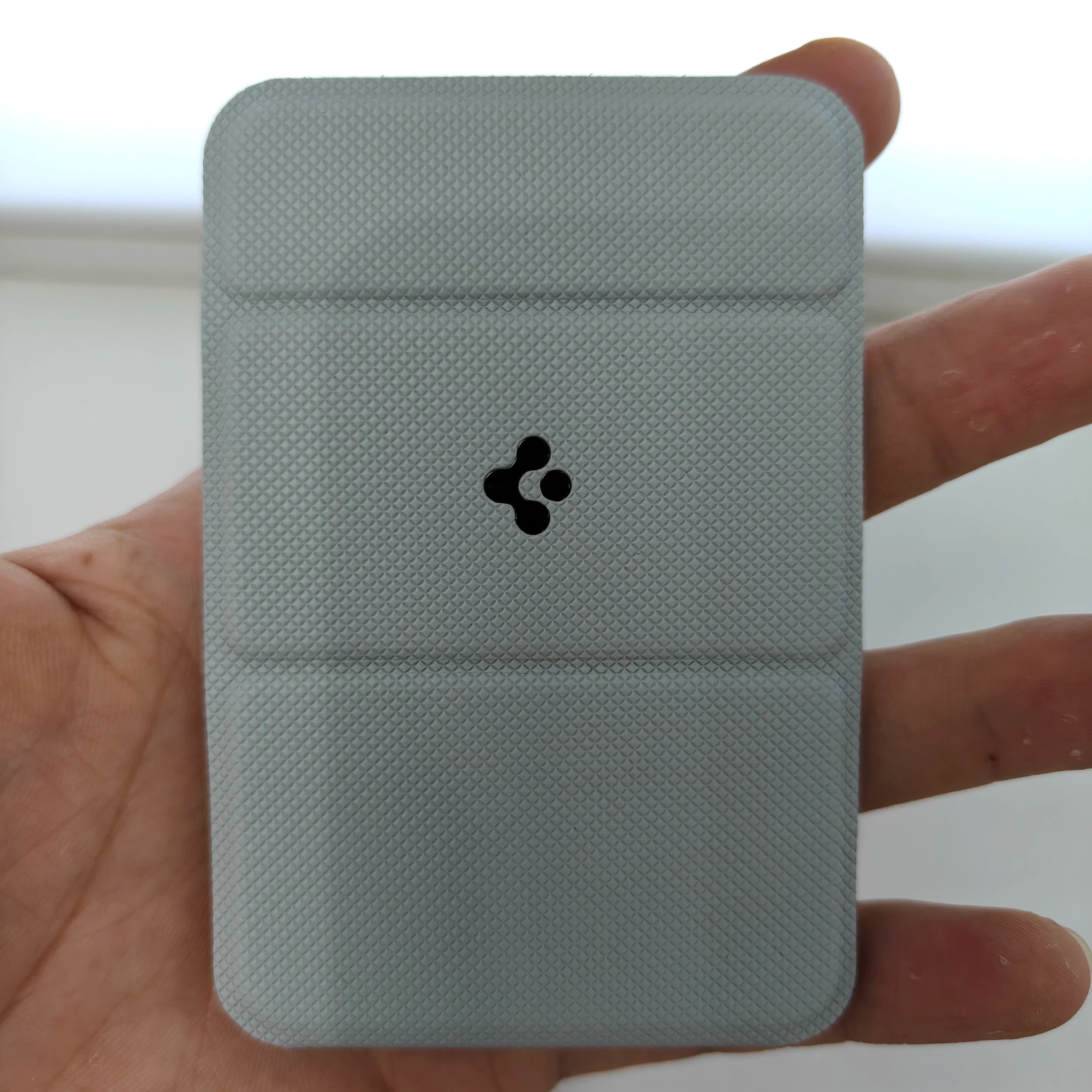 Apple iPhone 16/15/14/13 ilə uyğun Spigen maqnit kart tutacağı/telefon dayağı, portativ arxaya quraşdırıla bilən kart tutacağı.