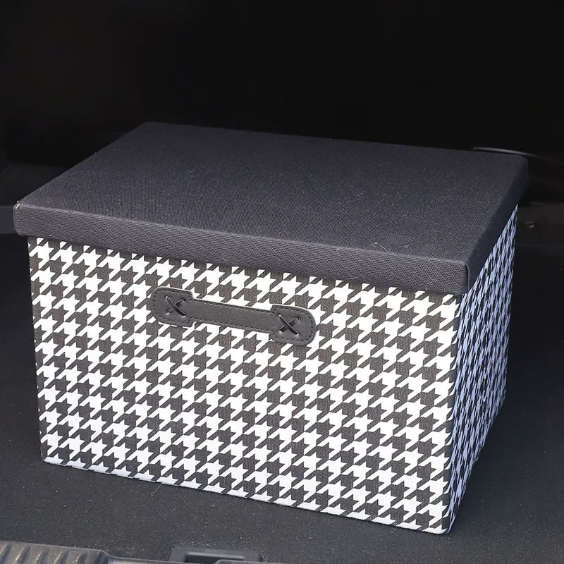 Baqaj təşkilatçıları, qatlanan saxlama qutuları və digər avtomobil saxlama həlləri daxil olmaqla, praktik avtomobil salonu aksesuarlarının tam kolleksiyası.