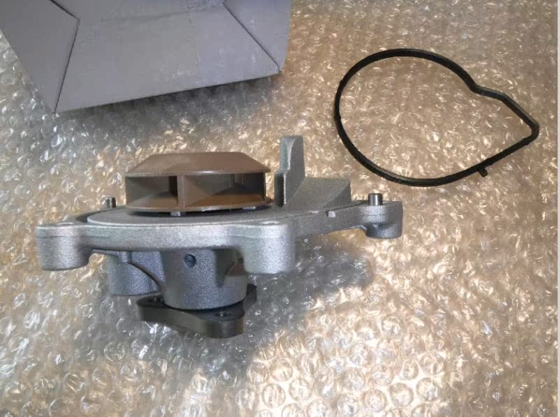Dongfeng Citroen C4L C5, Peugeot 3008 408 508 1.6T displacement water pump mechanical water pump water pump