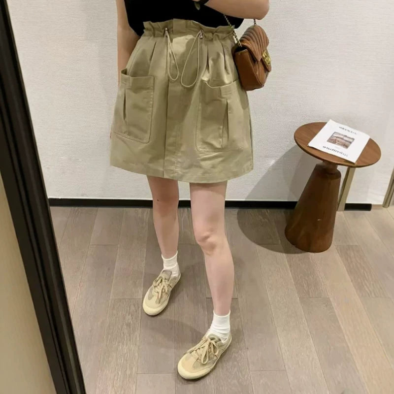 Qadınlar üçün böyük ölçülü, ipli yük ətəyi, yay üçün mükəmməldir, armud formalı fiqurları gözəl göstərir, qarın nahiyəsini gizlədir və arıqladıcı A-xəttli şortlar.