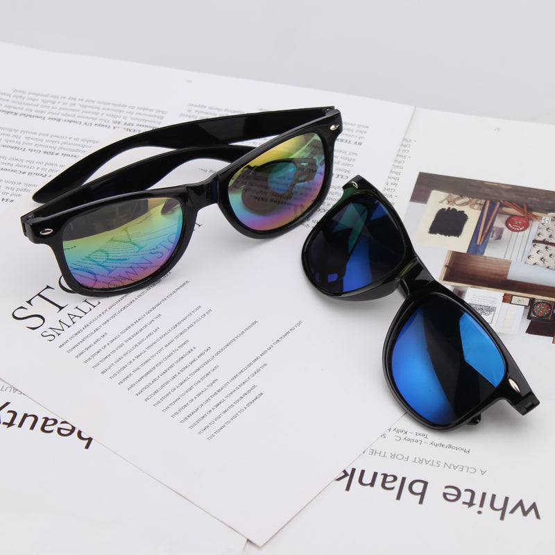 Kişilər və qadınlar üçün gün eynəkləri Retro Hip Hop Trendy 2021 Günəş eynəkləri Plastik Çərçivə Qatran Trendy Gözlər İstehsalçı İnternet Məşhur Moda