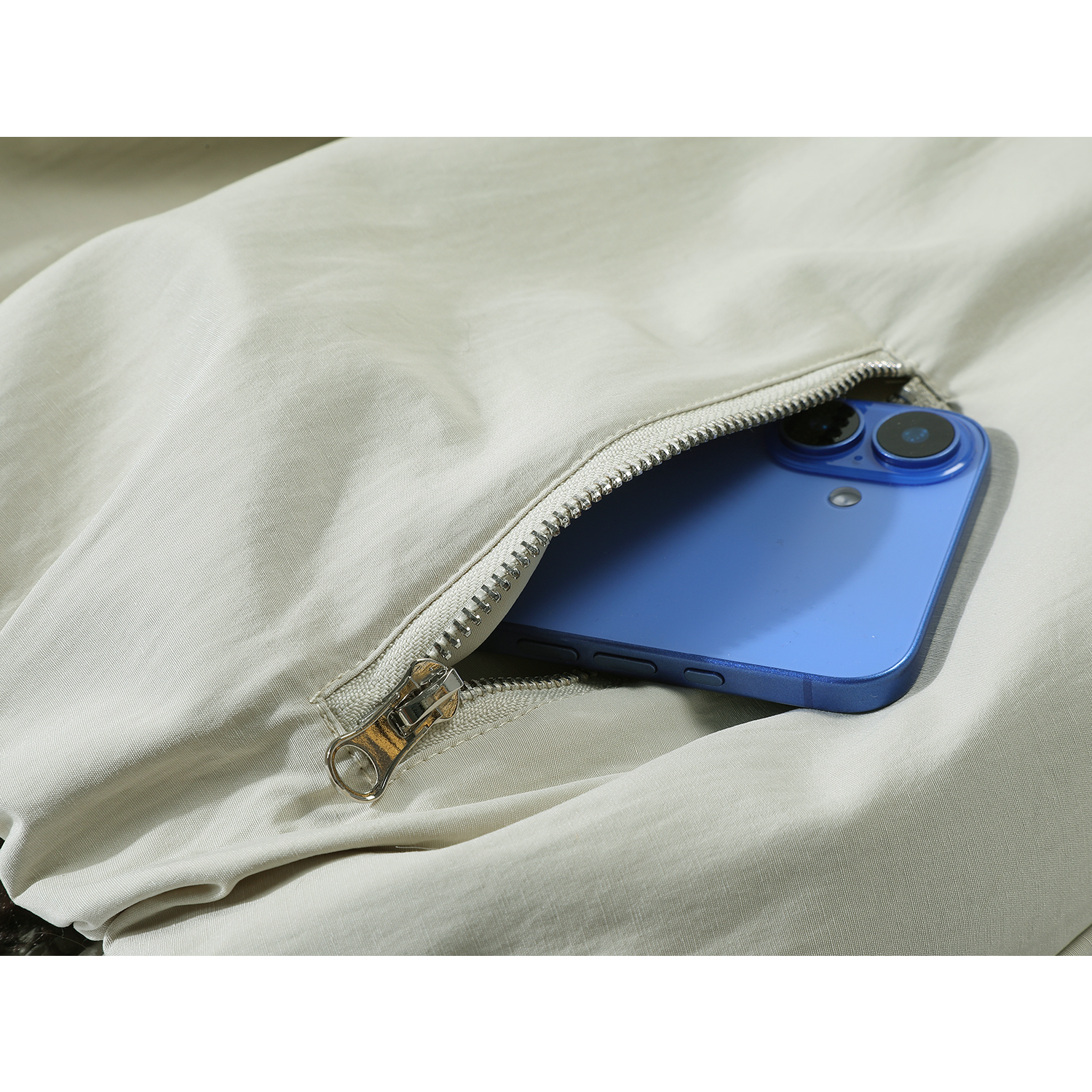 Cholisa qadın üçün geridönən quzu yunundan isti palto, 2025 yeni model, unikal və gözəl, qalınlaşdırılmış qısa qış gödəkçəsi.