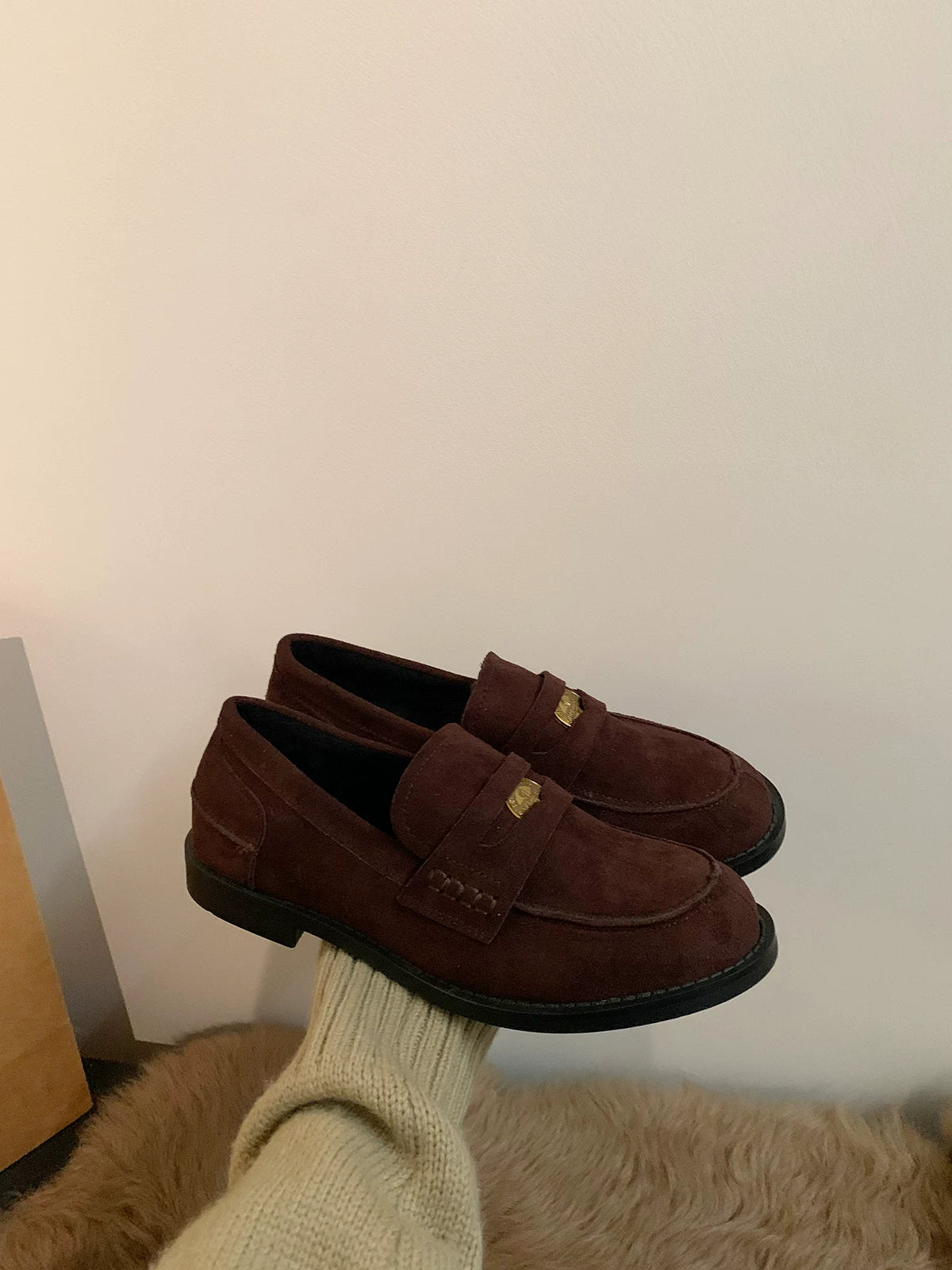 Yun astarlı qəhvəyi qızılı sikkə mokasinlər, payız və qış mokasinləri, qara rəngli tək ayaqqabılar, qadın ayaqqabıları, Britaniya üslubunda dəri ayaqqabılar