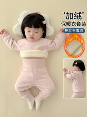 Qış üçün qalınlaşmış flis astarlı, sıx oturan termal alt paltarı, iki hissəli termal üst geyim və şalvarlı körpə geyim dəsti.