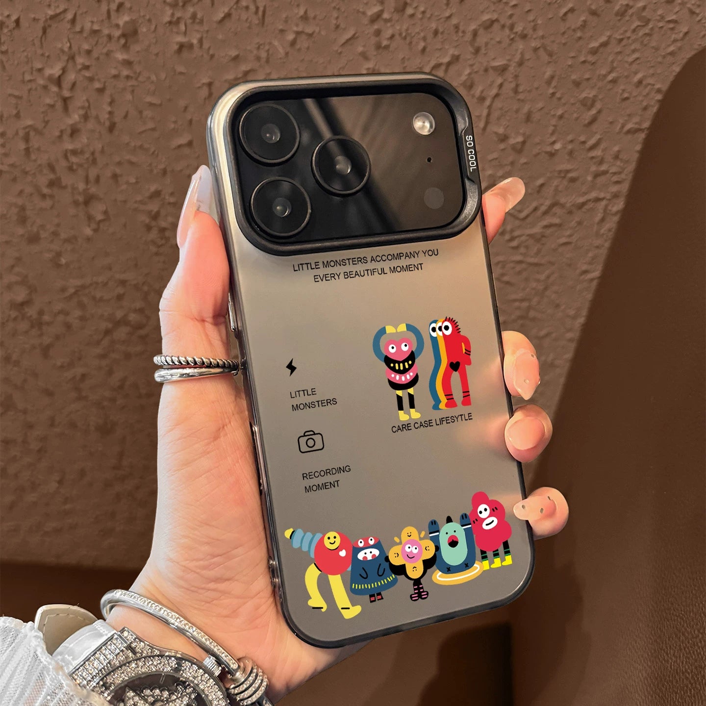 Sevimli məktub canavar şəkli iPhone17 cib telefonu üçün uyğundur Apple 17promax rəngli gümüşü şaxtalı çanta 17pro sərt qabıqlı Apple havadan qoruyucu çanta ip17 internet məşhur kişi və qadın pro cizgi filmi