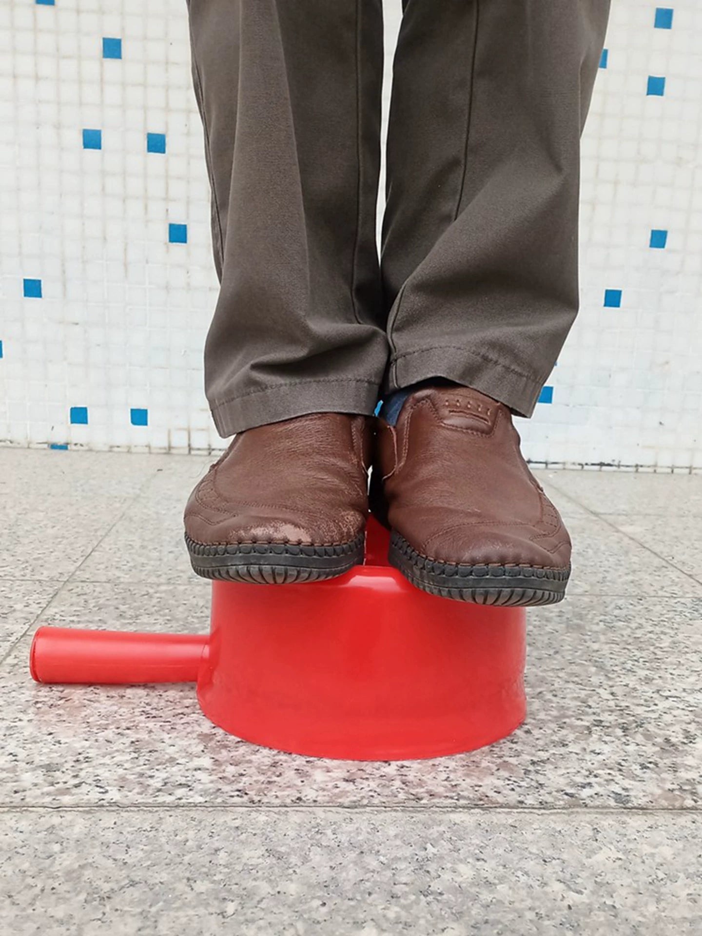 Qatılaşdırılmış su qabı plastik tualet mətbəxi məişət sənayesi çömçəsi su qabığı sürüşməyə davamlı çiçək suvarma çömçəsi su sürüşməsi