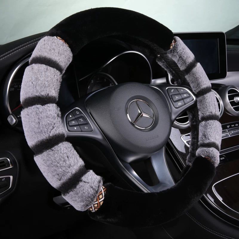 Car steering wheel cover, soft, warm, non-slip, soft and comfortable for winter, universal car interior accessory.