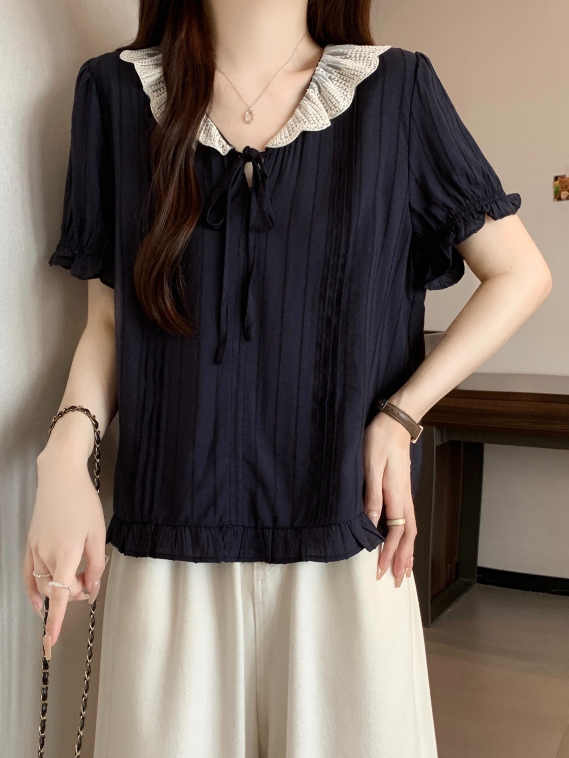 Tünd göy rəngli Peter Pan yaxası, düz çiyinlər, qısaqol köynək, böyük ölçülü qadınlar üçün yeni yay modası, arıqladan və geniş formada, çox şirin top.