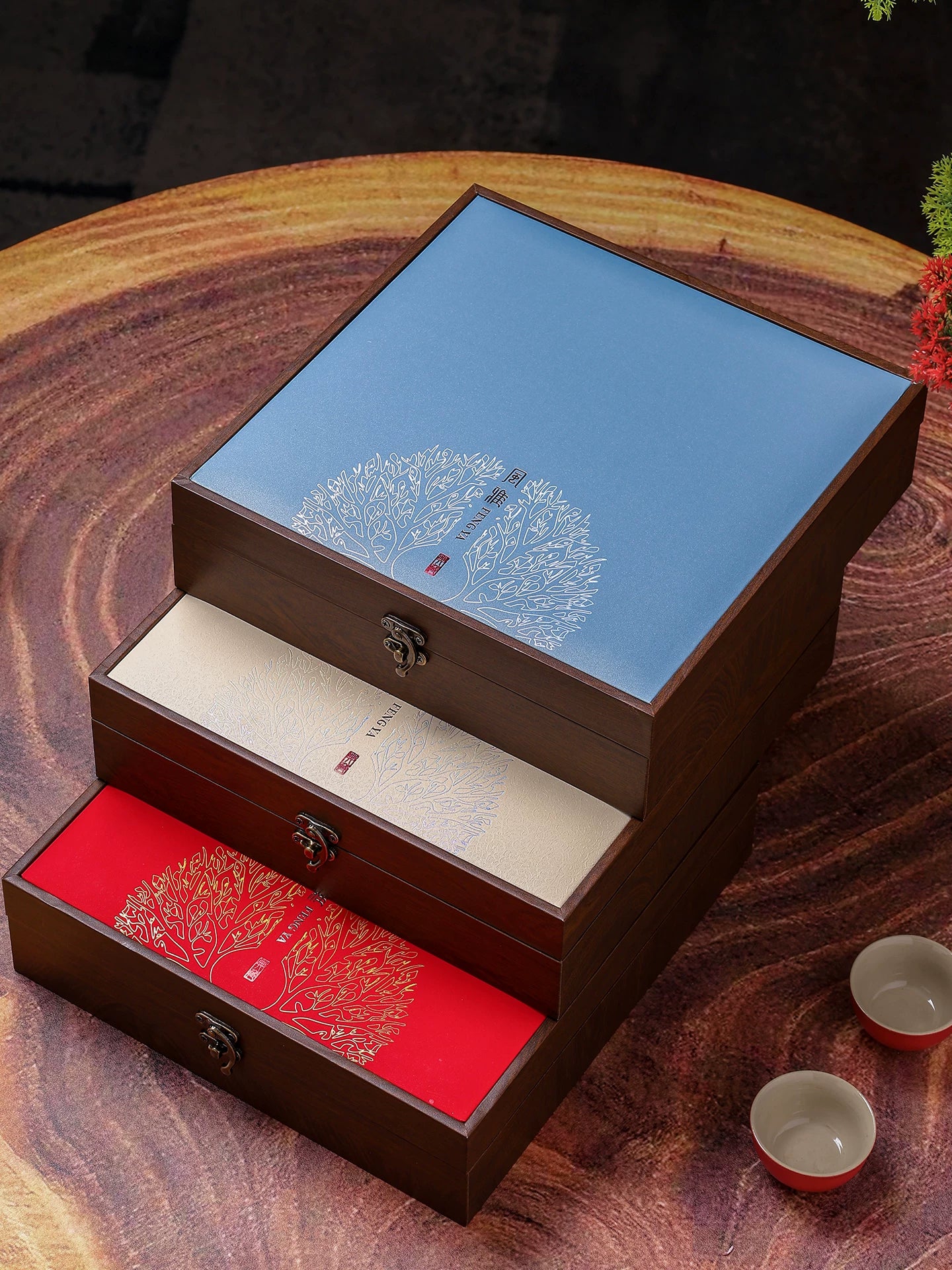 Pu'er çay tort qutusu yüksək səviyyəli universal tək tort 357 q İslandiya qədim ağacı çay qablaşdırma qutusu çay bıçağı ilə boş qutu hədiyyə qutusu