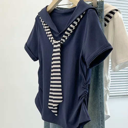 Qadınlar üçün tünd göy rəngli zolaqlı yaxalıqlı qısaqol futbolka, yeni yay stili, böyük ölçü, gözəl və arıqladıcı, bel sıxan köynək.