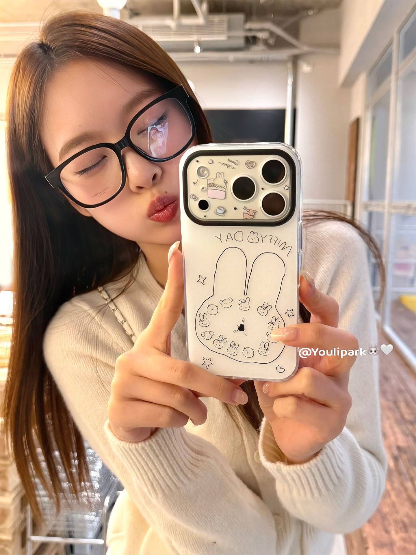 Yuri Park ins Koreya sadə və yaraşıqlı dovşan ayı saatı 17 17pro Apple 17ProMax cib telefonu qutusu iPhone16 hər şey daxil 14 yeni 16Promax qoruyucu örtük