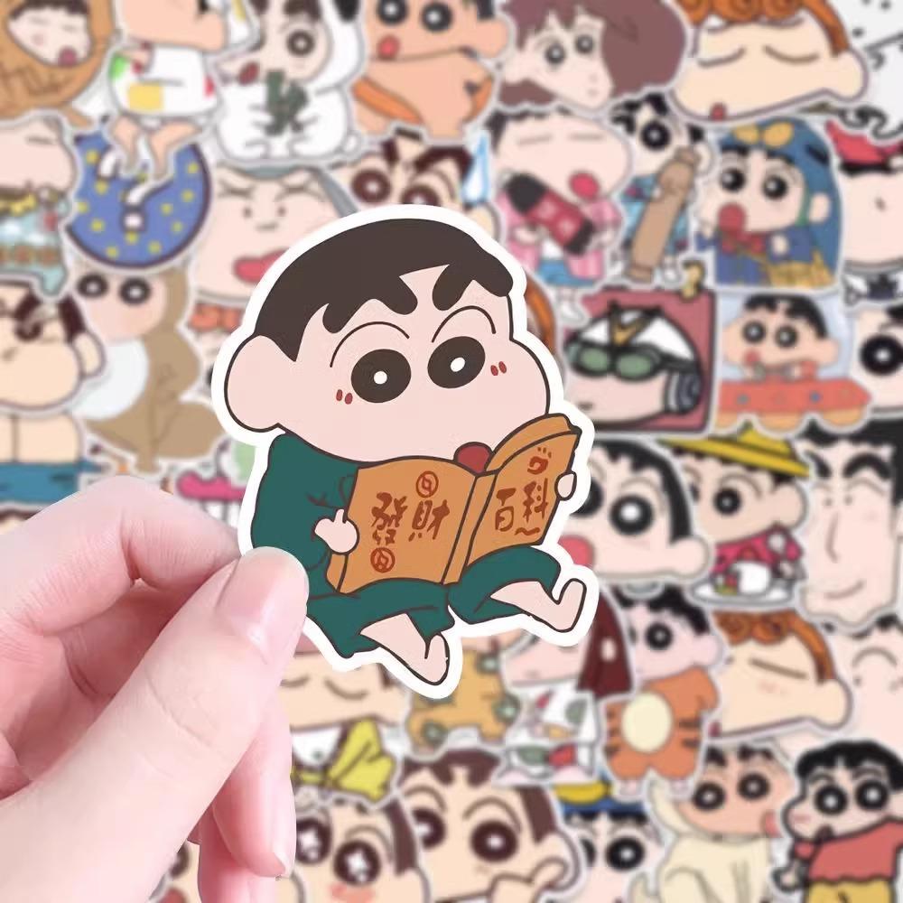 100 hədiyyə qutusu Crayon Shin-chan stikerləri ins üslublu cizgi filmi sevimli dekorativ əl hesabı diy cib telefonu qutusu stikerləri