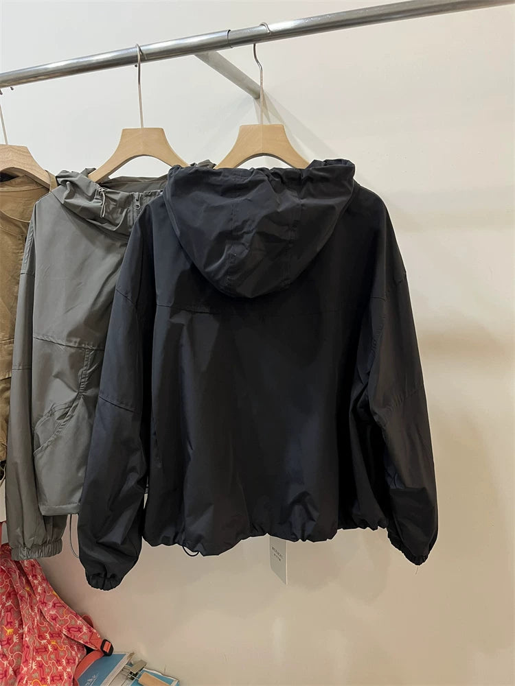 Qadınlar üçün 2026 Yaz Yeni Avropa Stilində Başlıqlı İş Geyimi Beysbol Gödəkçəsi, Dəbli Kiçik Boş Qısa Gödəkçə