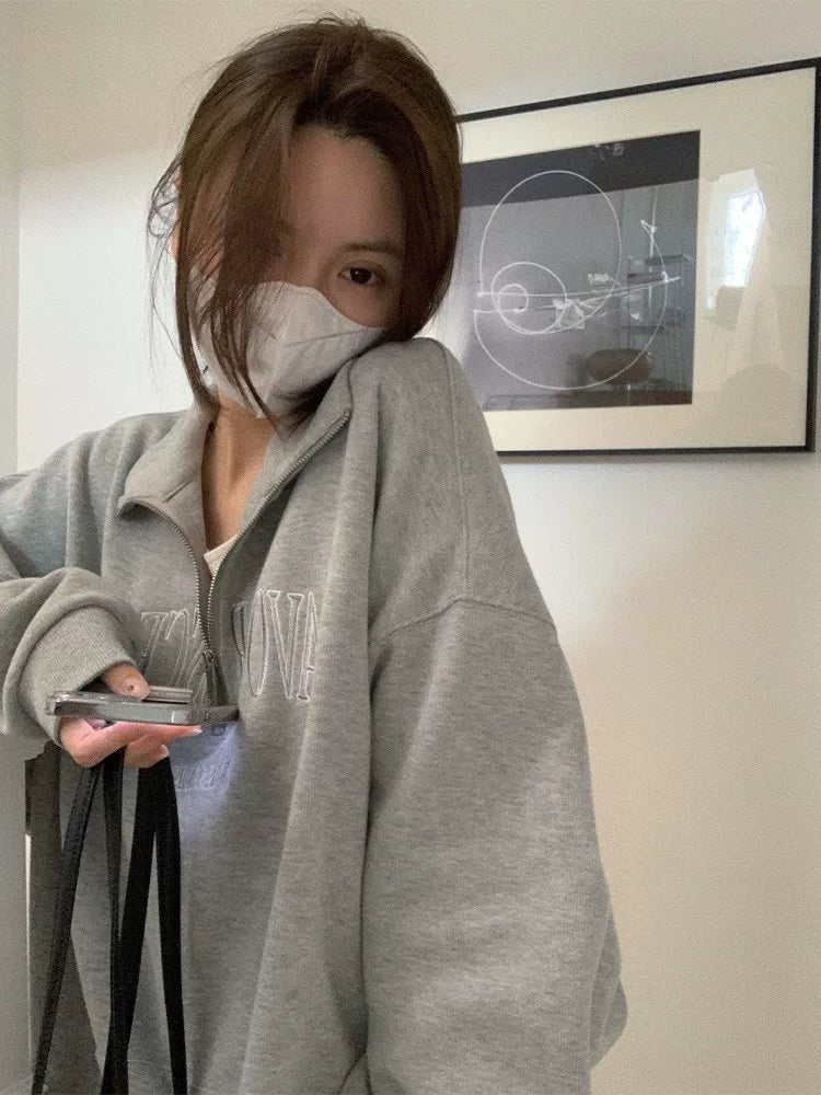 Qadın üçün Amerika üslubunda boz polo yaxalıqlı sviter, nazik, geniş, böyük ölçülü, Honq Konq üslubunda şık fermuarlı top/gödəkçə.