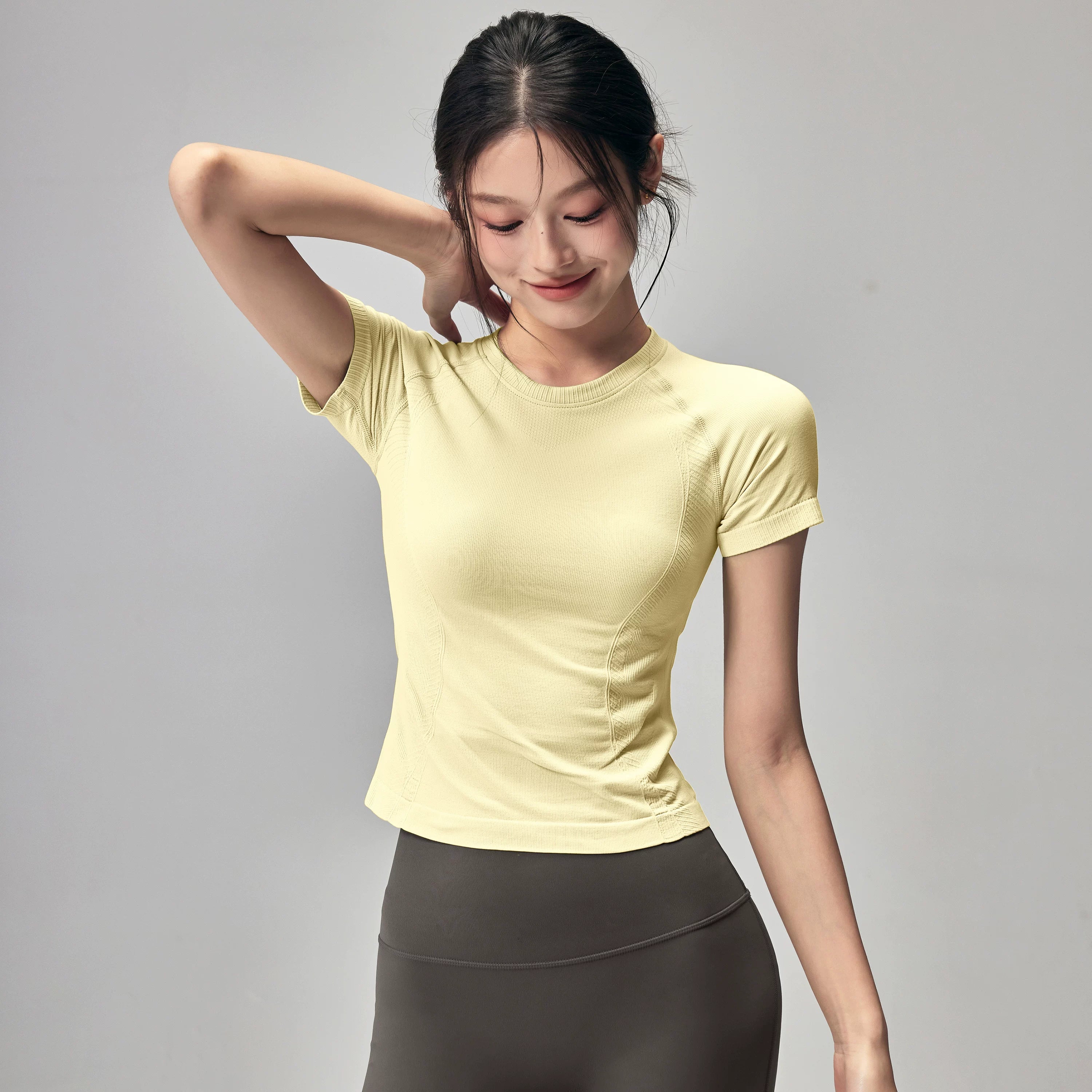 Fitness qız üçün nazik tez quruyan yoqa paltarı qısaqol, nazik uzanan idman top yay Pilates qaçış köynəyi