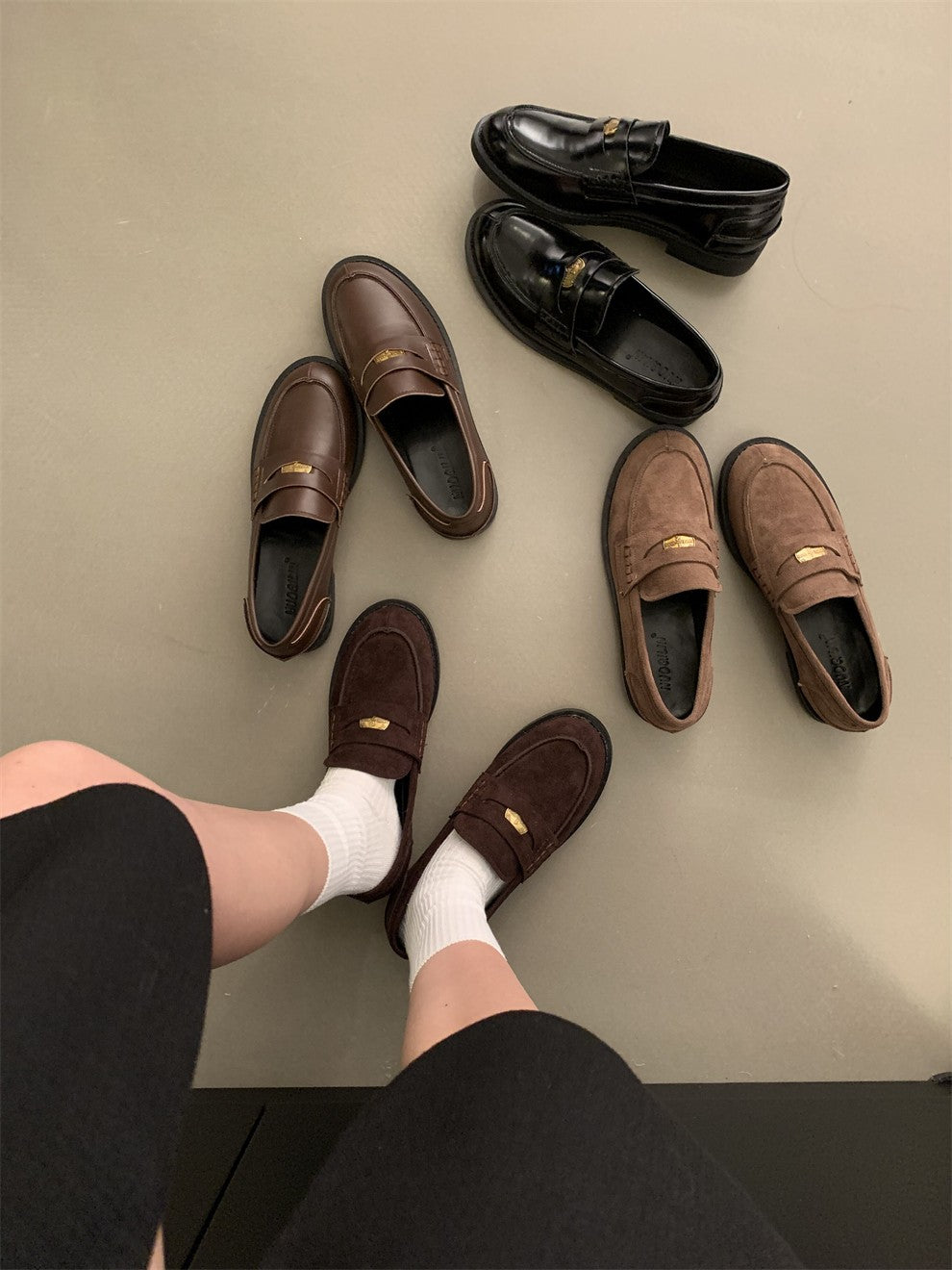 Yun astarlı qəhvəyi qızılı sikkə mokasinlər, payız və qış mokasinləri, qara rəngli tək ayaqqabılar, qadın ayaqqabıları, Britaniya üslubunda dəri ayaqqabılar