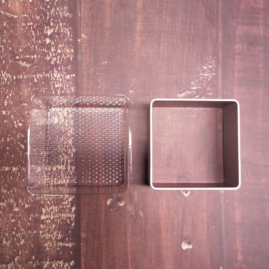 Ananaslı tortun daxili qabları 3771, 3752, 3535 müxtəlif spesifikasiyalarda mövcuddur. Biskvit və maş lobya tortlarının qablaşdırılması üçün şəffaf daxili qablar.