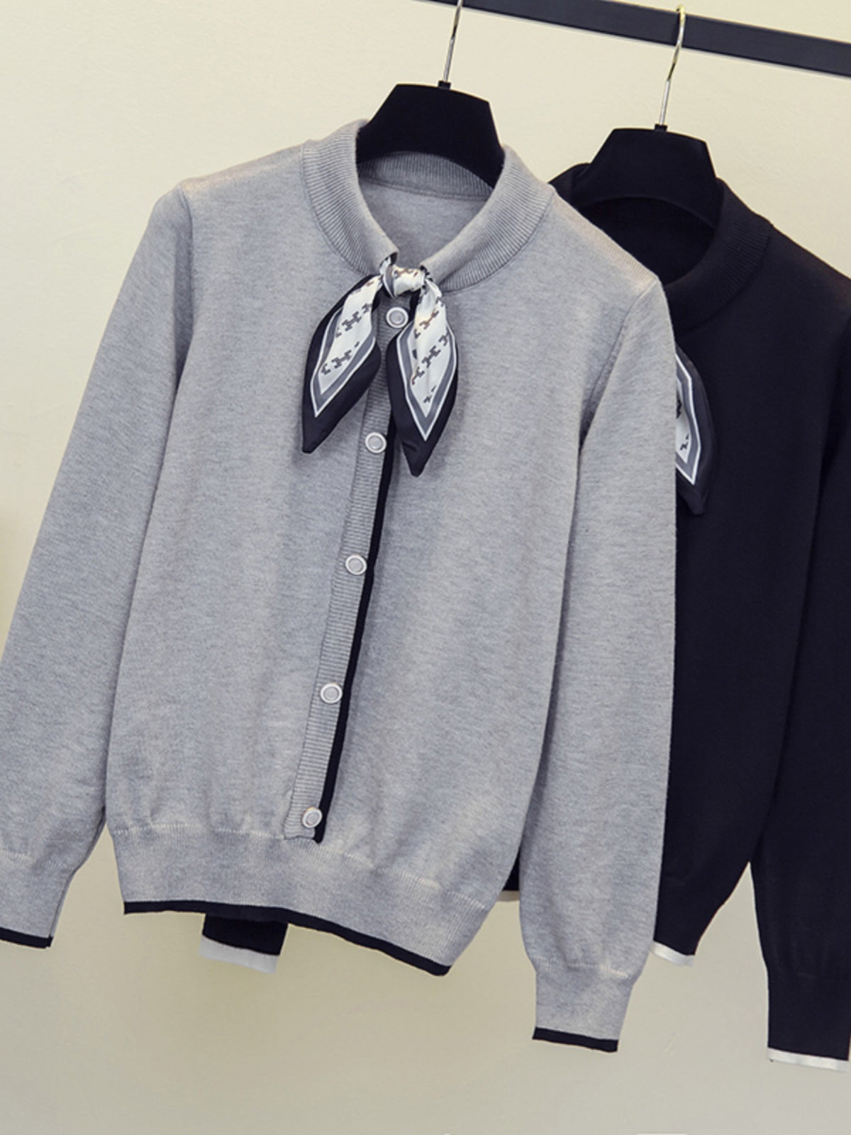 Banded, long-sleeved knit shirt, plus size women's clothing, 2025 fall new fashion, stylish and unique, straight-shouldered, loose sweater.