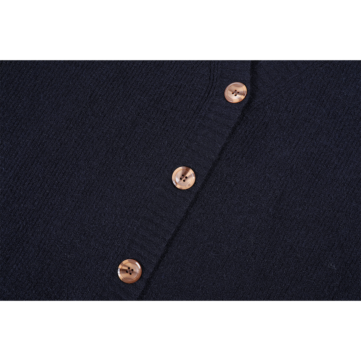 Cholisa boş hırka sviteri, payız və qış üçün şık və unikal trikotaj üst geyimi, rahat və zərif bir ab-hava yaradır.