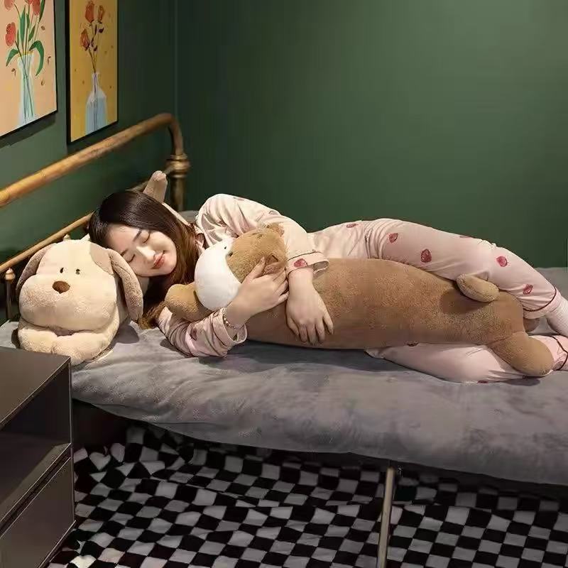 Qızların yataq otağında yatması üçün şirin uzun yastıq, oğlanlar üçün böyük başlıq yastığı, yan yatmaq üçün ayaq dəstəkləyici yastıq.