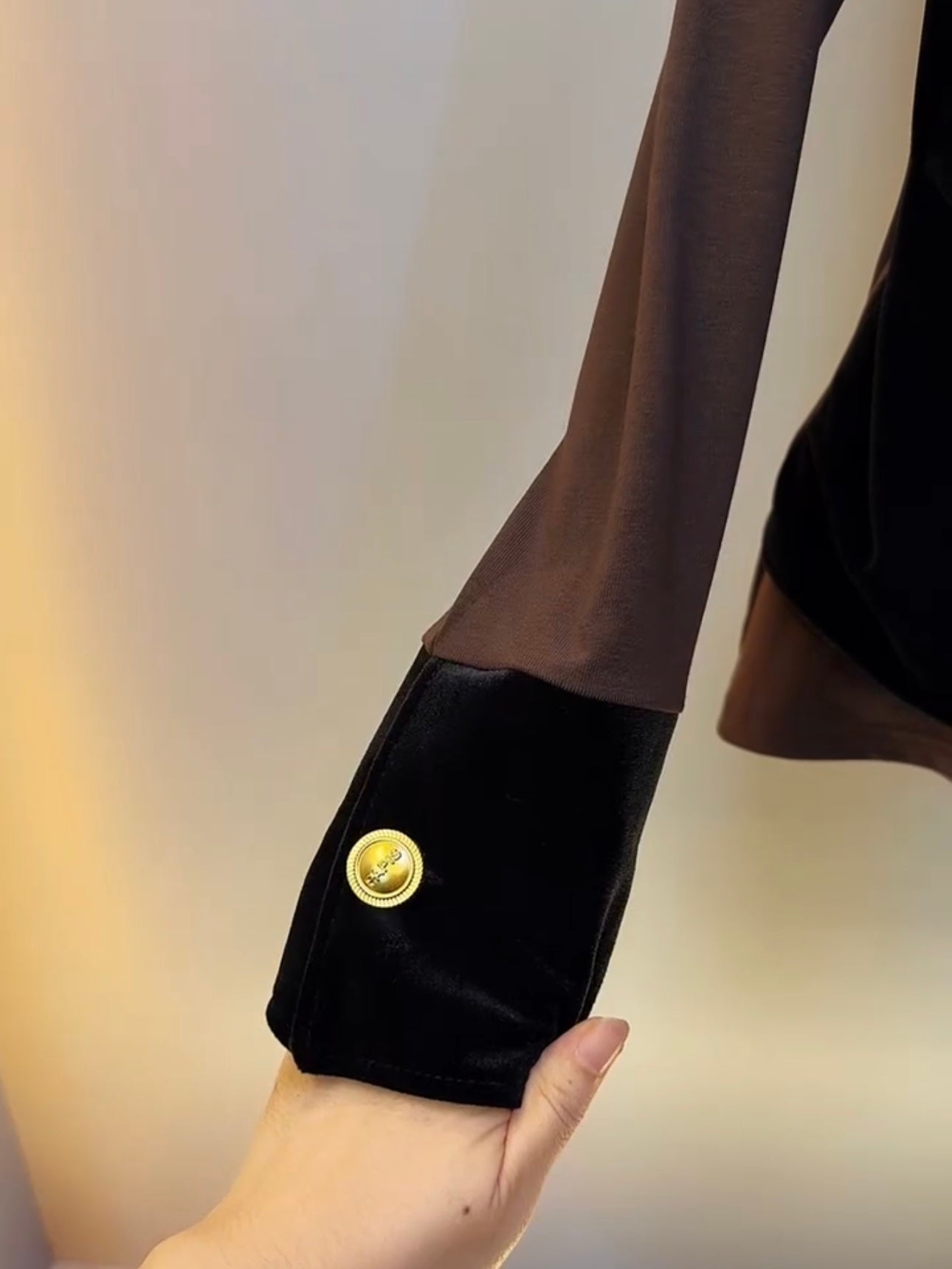 2025 Autumn/Winter Plus Size Women's Clothing - Super Cute Korean Style Casual Design, Lightweight Luxury Velvet Faux Two-Piece Camisole Top