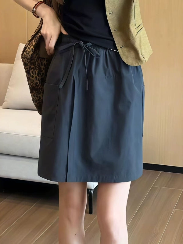 2026-cı ilin yayı üçün mükəmməl olan, böyük ölçülü, arıqladan, çoxfunksiyalı, yüksək belli gündəlik kulotlar. İncə, şık, geniş oturan enli şortlar.