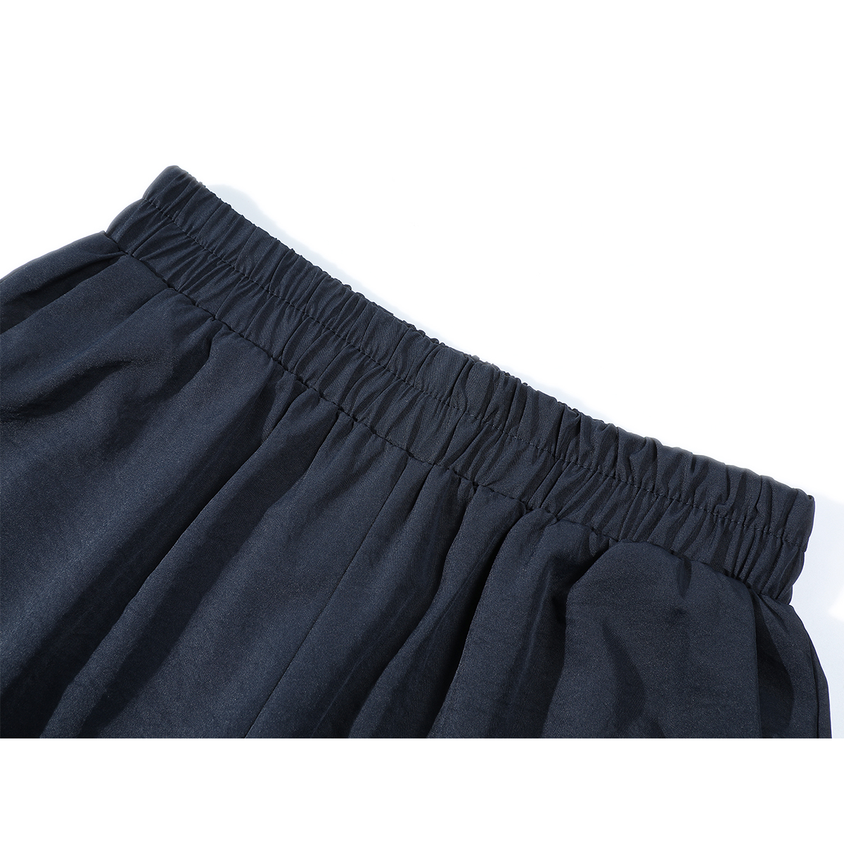 Bu ilin dəbli, geniş, dartılmış, qadınlar üçün gündəlik şalvarlar yüksək belli, arıqladıcı və yay üçün idealdır.