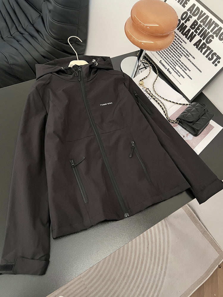 Böyük ölçülü Koreya üslubunda qadınlar üçün geniş şalvar, yeni 2026-cı ilin yaz üslubunda, böyük ölçülü qadınlar üçün çoxfunksiyalı və arıqladıcı gödəkçə.