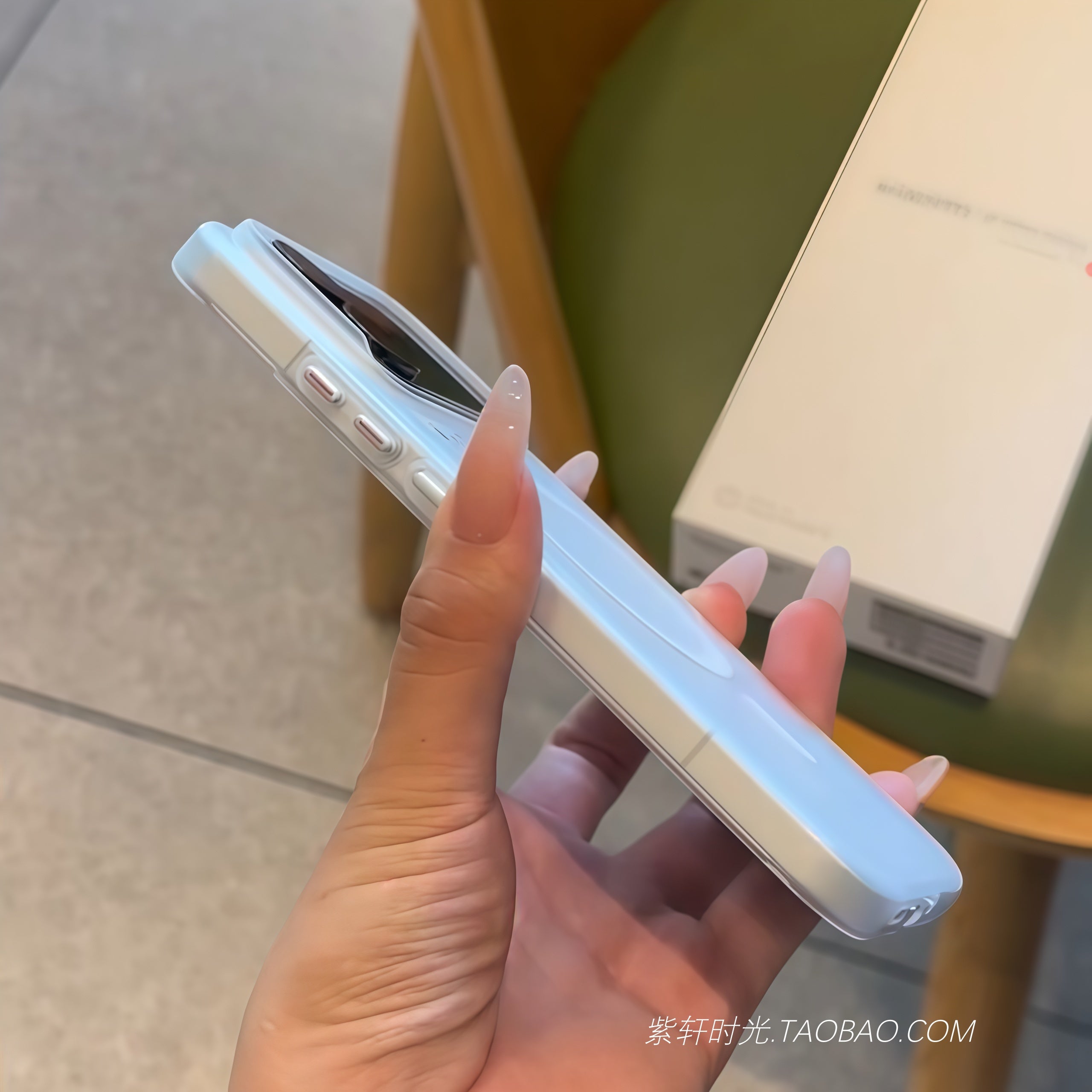 Buz tutqun şaxtalı ağ Magsafe maqnit doldurma Xiaomi 17pro mobil telefon qutusu K90Max çamadan nümunəsi 15 ızgara büzməli 14 sərt 13Ultra Redmi K80 barmaq izinə və kirə davamlıdır