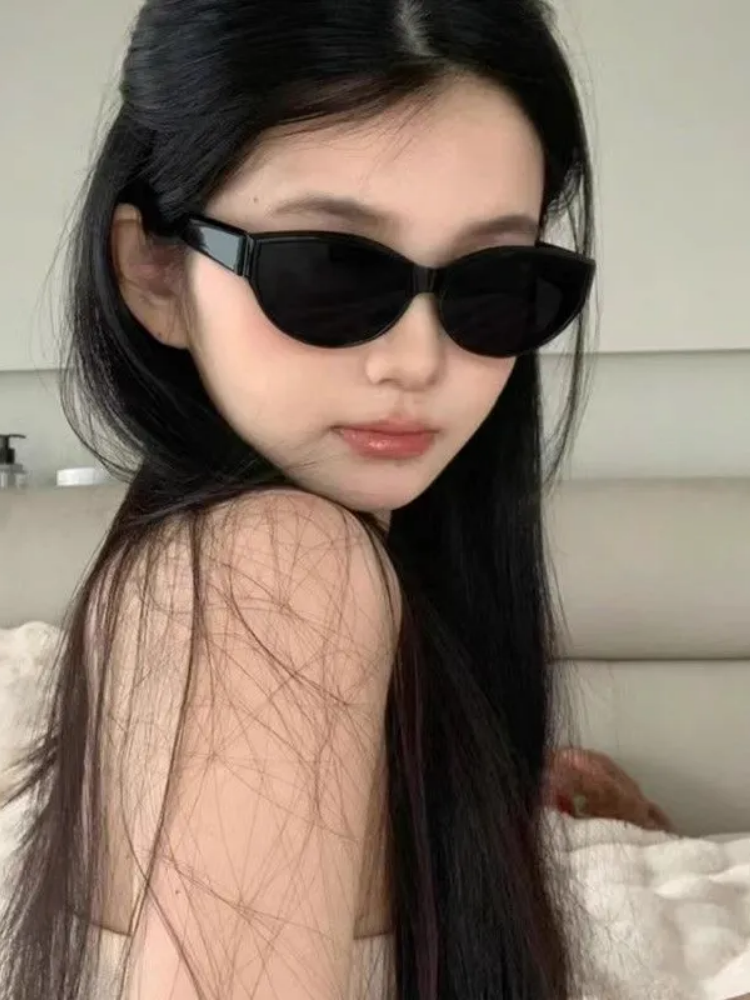 Jennie'nin eyni üslublu qadınlar üçün günəş eynəyi retro hottie pişik gözü kiçik çərçivə eynəkləri günəşdən qoruyan UV günəş eynəkləri kiçik üz modası