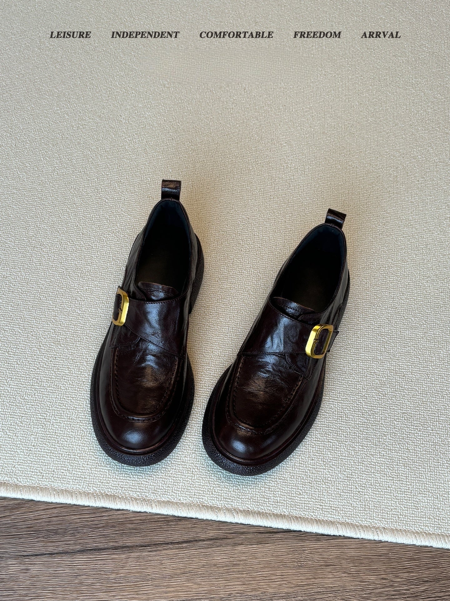 Qadınlar üçün orijinal dəri Britaniya üslubunda toqqalı loferlər, qalın dabanlı sürüşkən ayaqqabılar, vintage üslub, qalın daban, flis astar