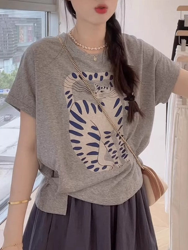 Böyük ölçülü qadınlar üçün təmiz pambıqdan hazırlanmış pişik naxışlı qısaqol futbolka, yay üçün yan düyməli, belini sıxan futbolka, çoxfunksiyalı və arıqladıcı köynək.