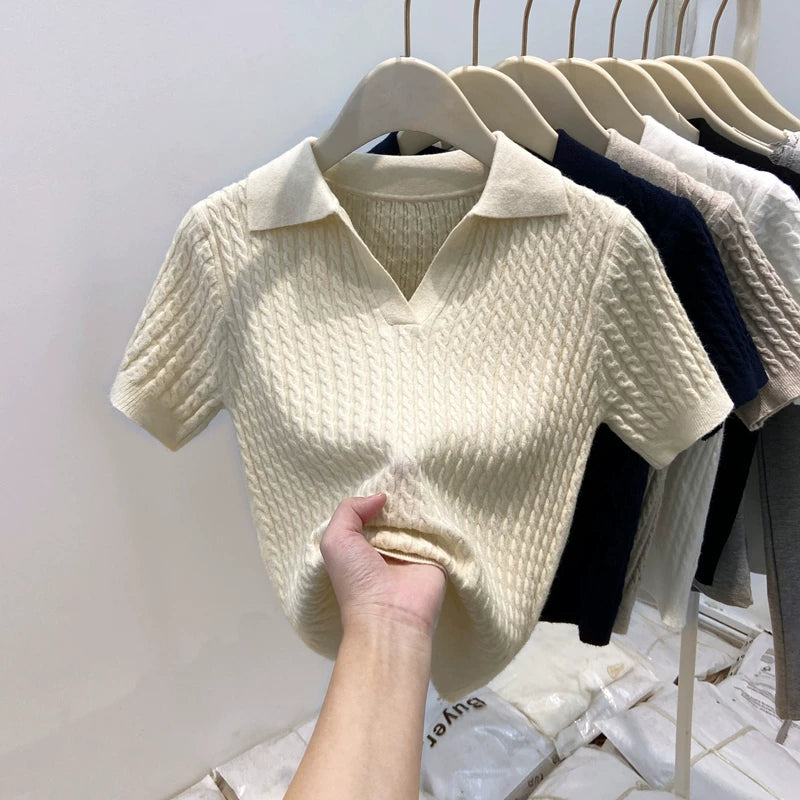 Retro cable knit polo shirt, short sleeve knit shirt, women's 2025 summer new fashion, V-neck, slim fit, short shirt, fashionable.