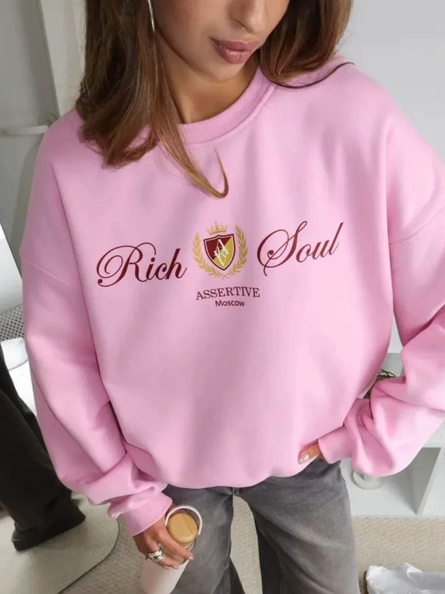 Yeni Avropa və Amerika üslubunda boş oturan, dairəvi yaxalı sviter