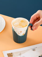 Məişətdə istifadə olunan birdəfəlik kağız stəkan tutacaqları, altı paketli, qalınlaşdırılmış plastik büzməli stəkan tutacağı, yanmağa qarşı izolyasiya edilmiş əl stəkanı qapağı altlığı
