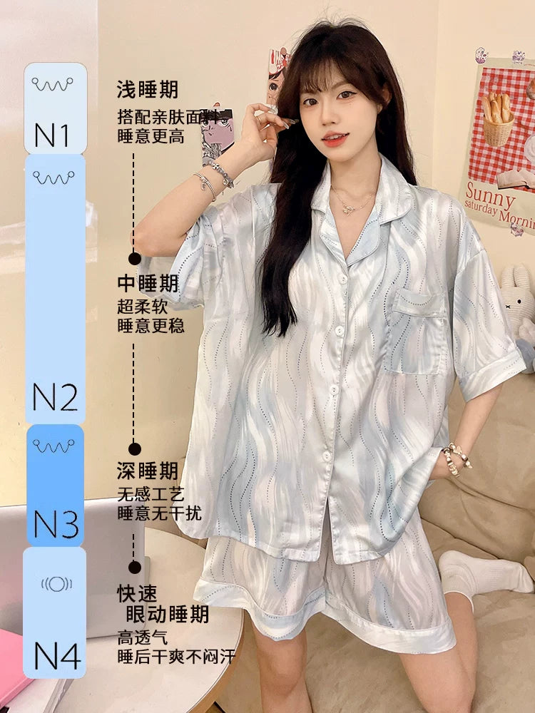 Qadın yay qısaqol buz ipək pijama sinə yastıqları ilə 2026 yeni üç parçalı kostyum yayda açıq havada, nazik ev paltarında geyinmək olar