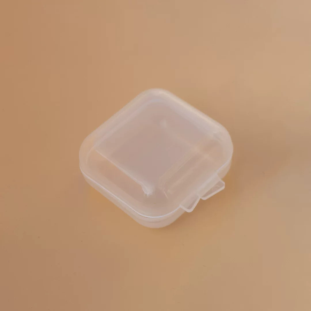 Şəffaf plastik kiçik kvadrat qutu qulaqlıq qutusu səs-küyə qarşı PP qələm ucu kiçik kvadrat qutu mini qapaqlı kiçik qutu kiçik plastik qutu saxlama