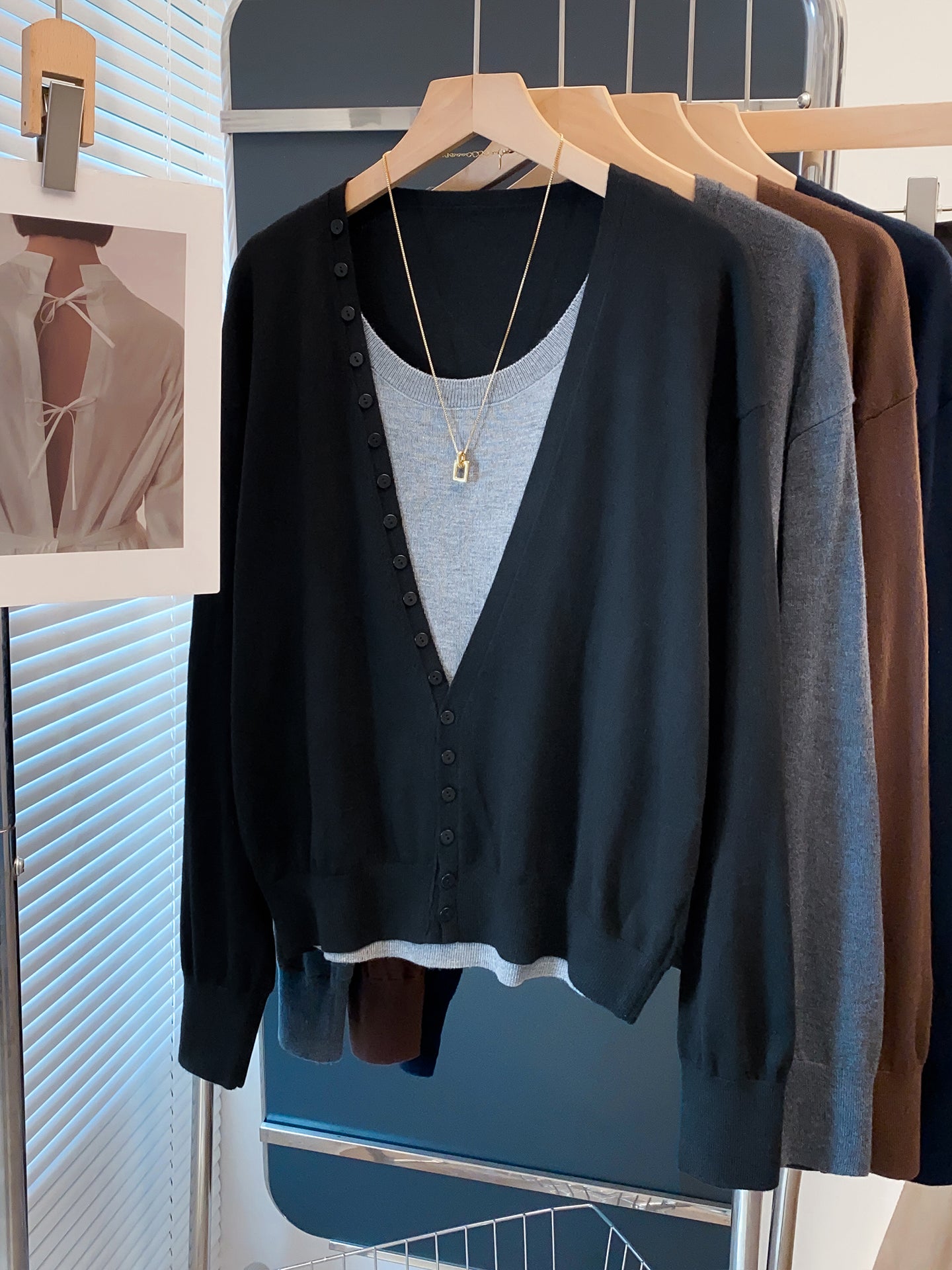 Dəyirmi yaxalı toxunmuş hırka, süni iki hissəli dəst, 2025 payız və qış yeni moda, geniş forma, dəbli sviter, qadın sviteri.