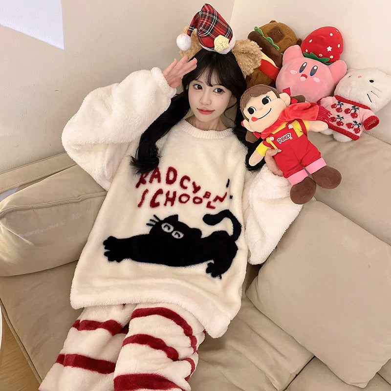 Cizgi filmi boz və qara pişik qış yeni mərcan yunlu pijama qadın yun astarlı və qalınlaşmış tələbə flanel ev geyimi xarici geyimlər