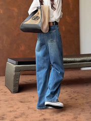 Qadınlar üçün mavi düz ayaqlı cins şalvar, yeni yaz üslubunda, böyük ölçüdə, yüksək belli, nazik formalı enli ayaqlı şalvar. Yüksək belli, arıqladıcı və enli ayaqlı dizayn.