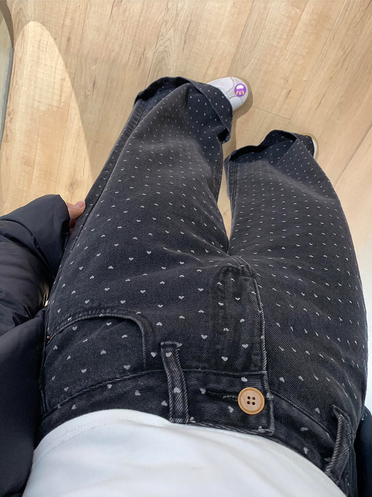 Qadınlar üçün qara retro ürək naxışlı enli ayaqlı cins şalvar, payız və qış, flis astarlı, böyük ölçülü, boş formalı, yüksək bel və pərdə.